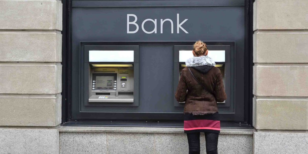 woman-at-bank
